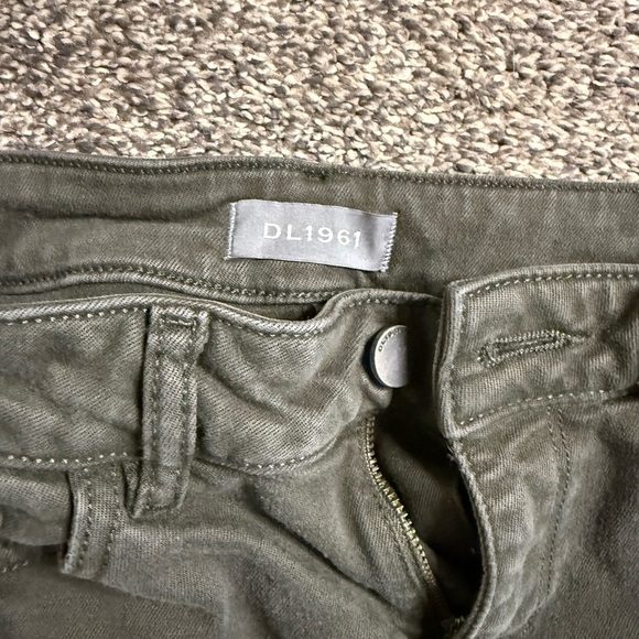 DL1961 Green Skinny Jeans with Sleek Fit - Picture 4 of 6